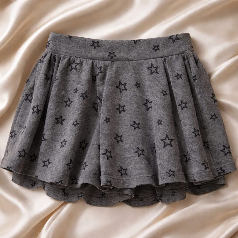 Yıldız Desenli Gri Kız Çocuk Şort Etek – Rahat ve Modern Tasarım