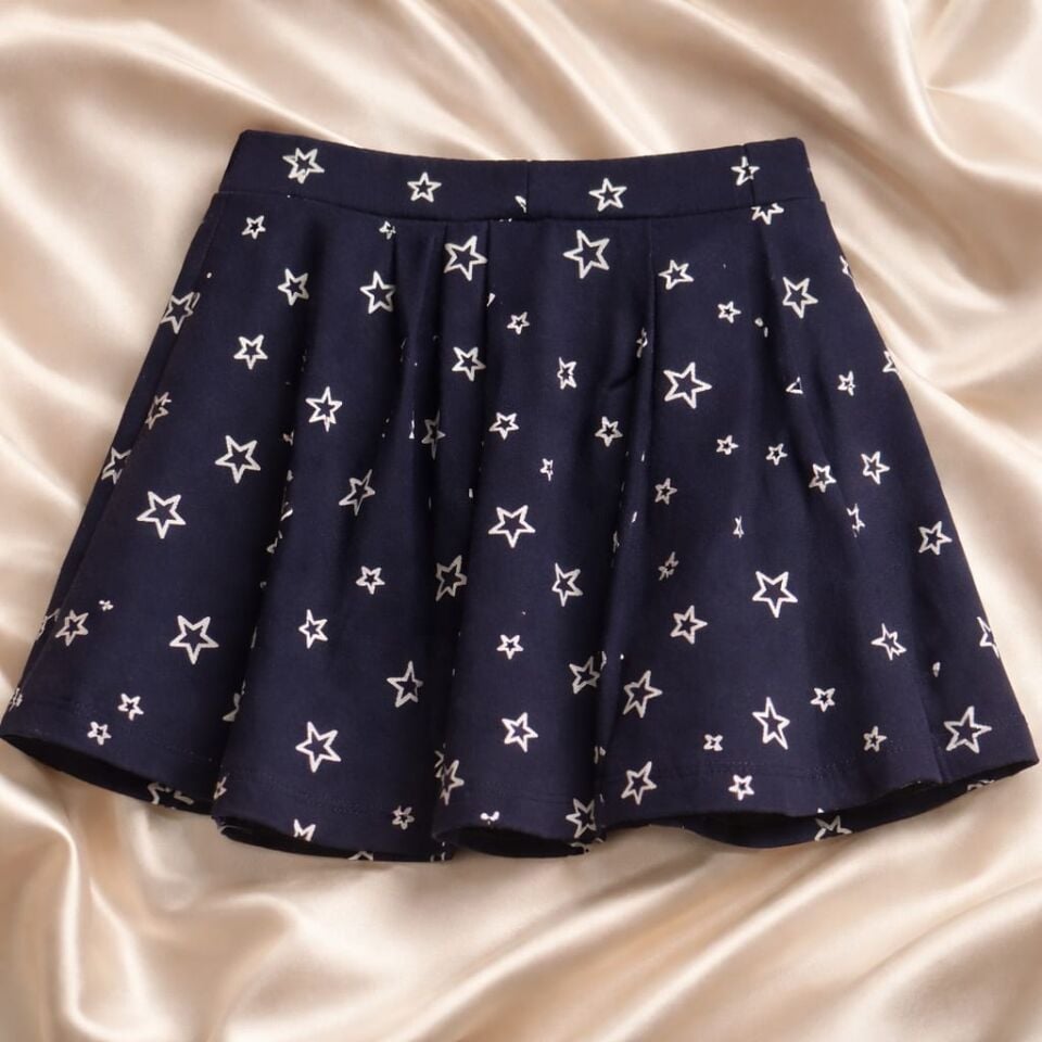 Yıldız Desenli Lacivert Kız Çocuk Şort Etek – Şık ve Konforlu Tasarım