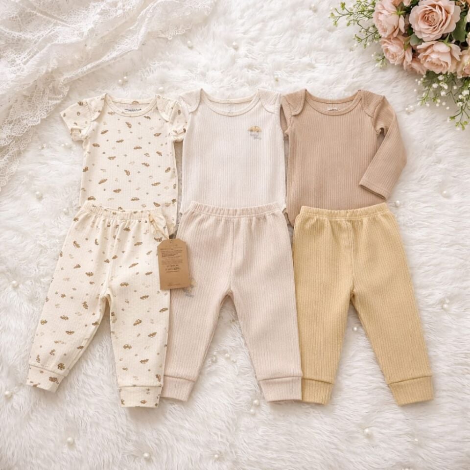 Pamuklu 3’lü Bebek Body & Pantolon Seti – Minik Araba Desenli