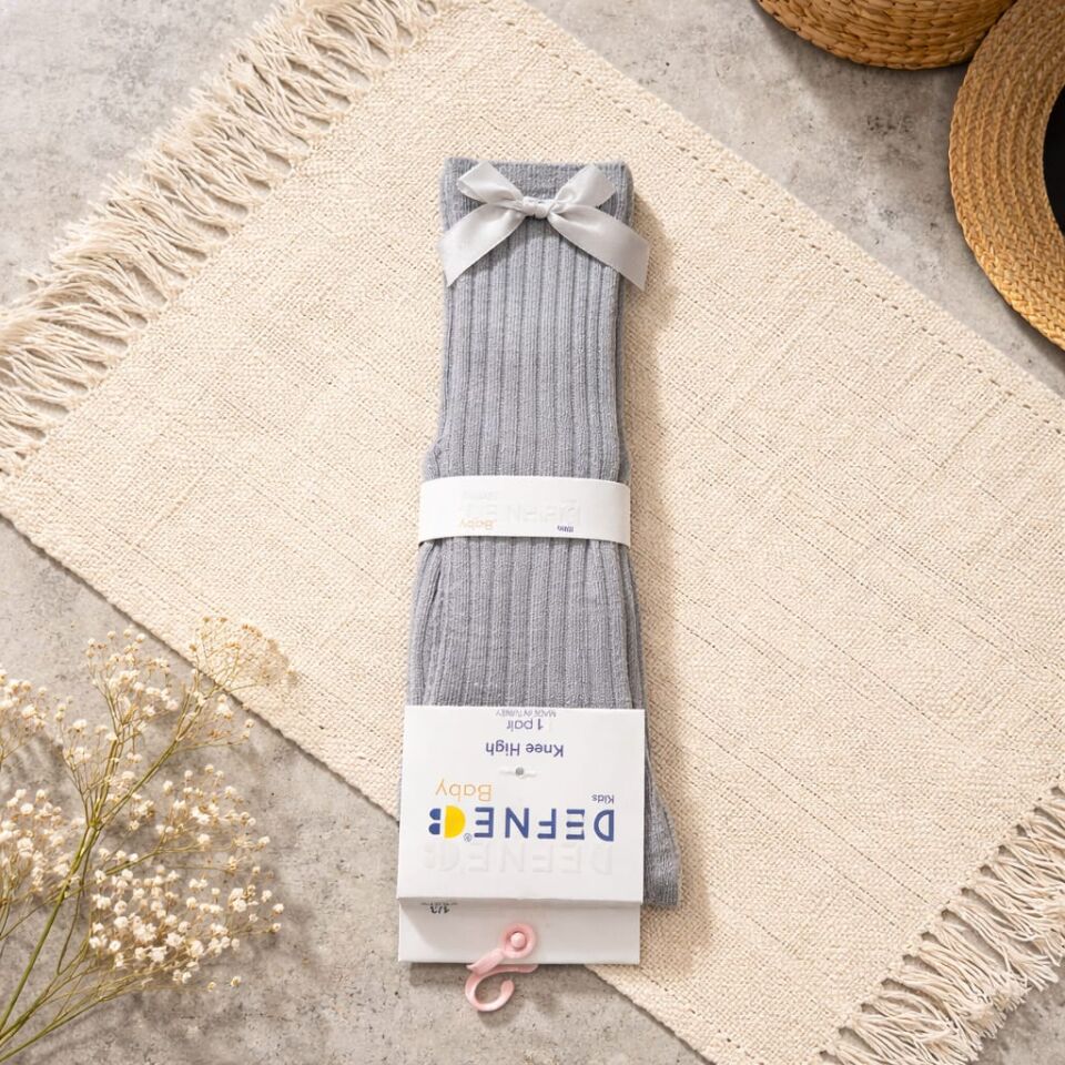 Pamuklu Diz Üstü Çorap – Gri & Beyaz