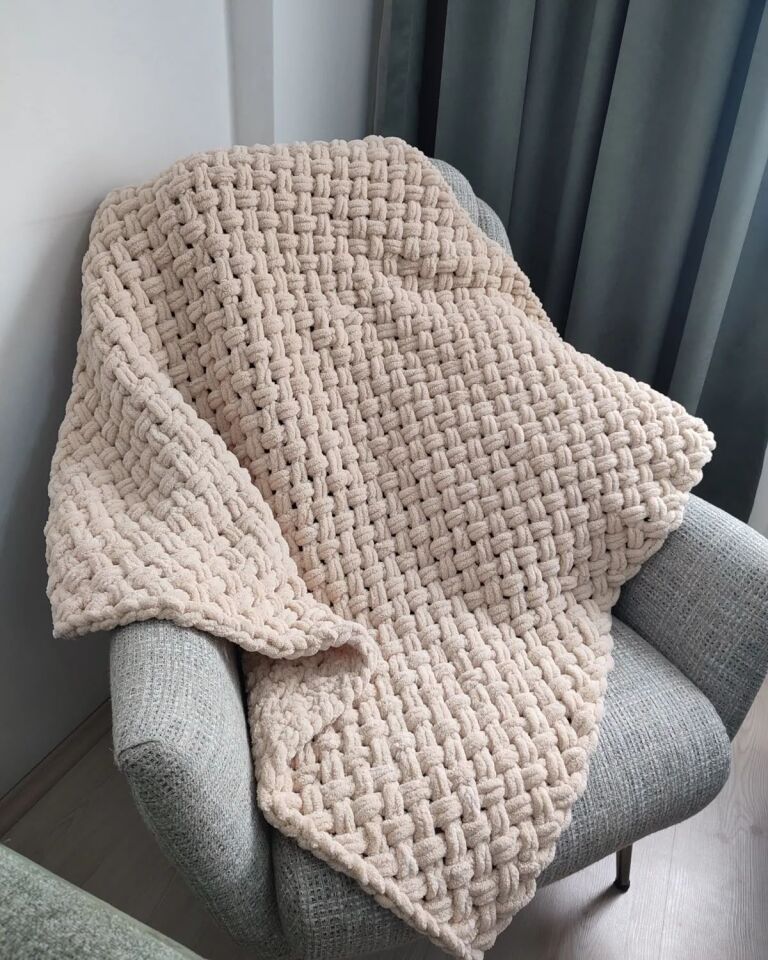 El Yapımı Özel Tasarım Kalın Örgü Battaniye
